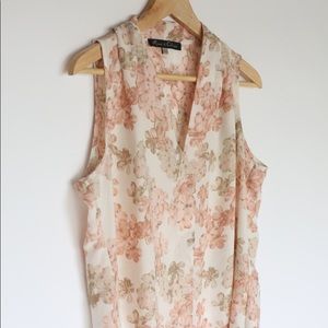Sleeveless flower blouse